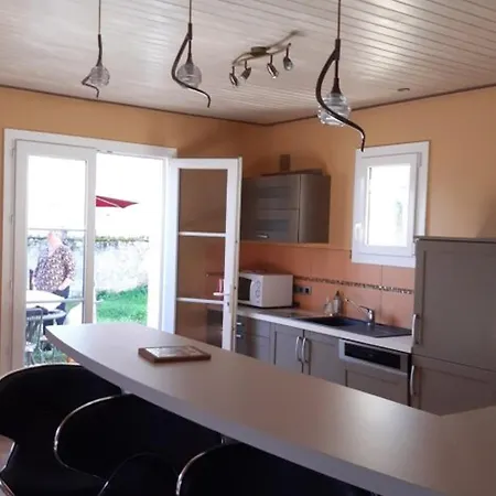 Holiday home Maison Spacieuse A 80m De La Plage, Animaux Admis, Wifi Gratuit - Fr-1-823-19 *
